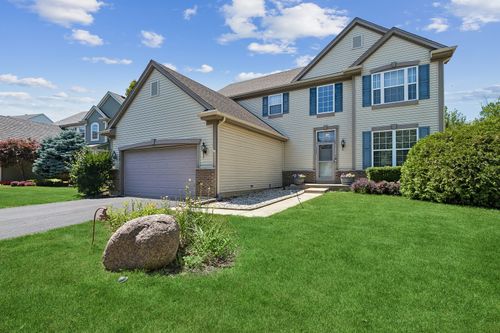 748 Needlegrass Pkwy, Antioch, IL, 60002-1194 | Card Image