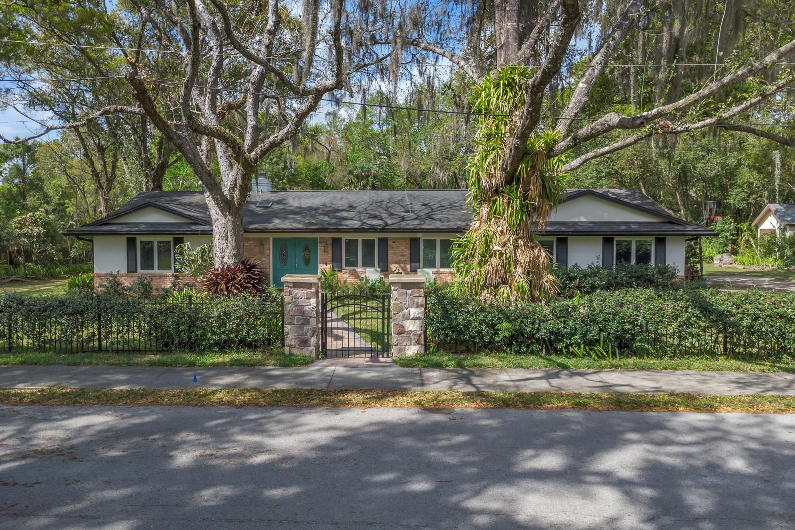 Tangerine Ave, Oviedo, FL 32765
