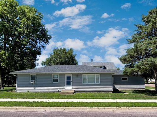 402 N Van Buren Ave, Springfield, MN, 56087-1542 | Card Image