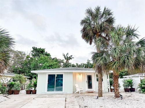 690 Fox St, LONGBOAT KEY, FL, 34228-1071 | Card Image