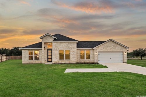 100 W Medium Meadow Dr, Lytle, TX, 78052-3985 | Card Image