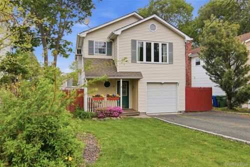 23 Woodside Ave, Port Jefferson, NY, 11777-2159 | Card Image