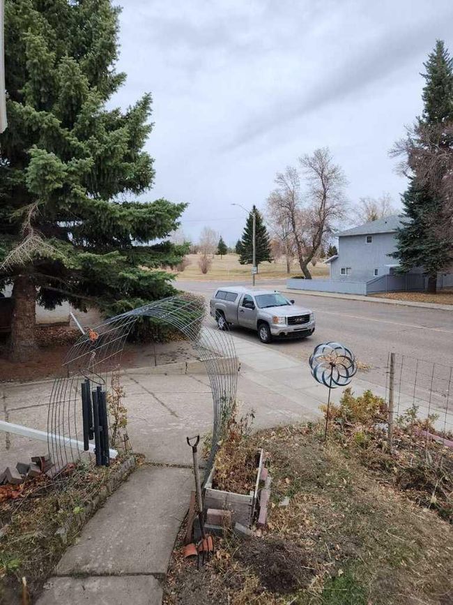 221 Center Avenue Ne, House other with 3 bedrooms, 2 bathrooms and 5 parking in Milk River AB | Image 29