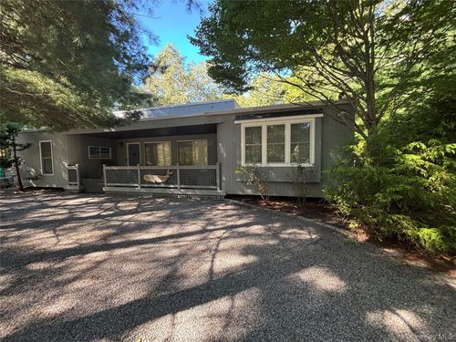 10 Glenmore Dr, Hampton Bays, NY, 11946-3812 | Card Image