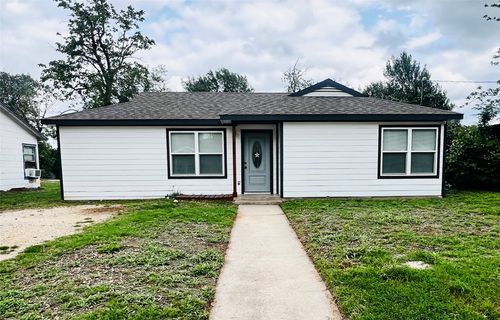 728 Copeland St, Rockdale, TX, 76567-2203 | Card Image