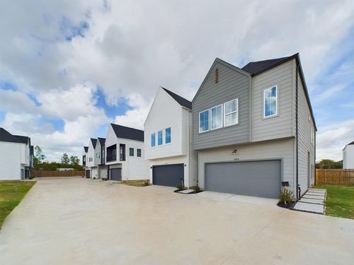 3004 Jensen Springs Ln, Houston, TX, 77026-1460 | Card Image