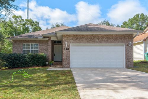 110 Brookmeade Dr, Crestview, FL, 32539-4935 | Card Image
