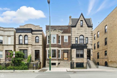 2-909 W Addison St, Chicago, IL, 60613-4310 | Card Image