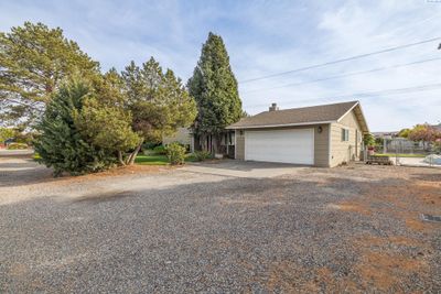 2-LIVING-AREAS - 2025 W 22nd Avenue, Home with 4 bedrooms, 1 bathrooms and null parking in Kennewick WA | Image 3