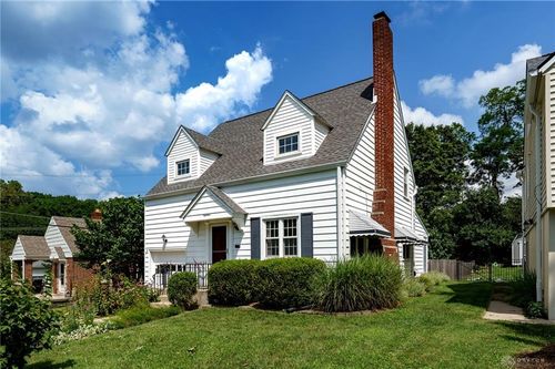 18 Acacia Dr, Oakwood, OH, 45409-2301 | Card Image