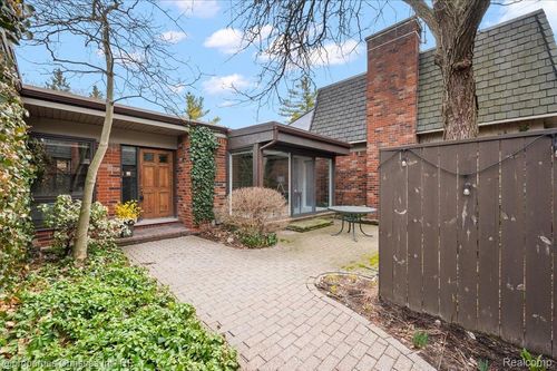 22-971 Stratford Lane, Bloomfield Hills, MI, 48304 | Card Image