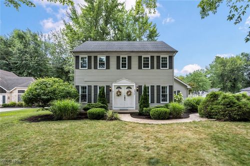 26535 Bayfair Dr, Olmsted Falls, OH, 44138-1840 | Card Image