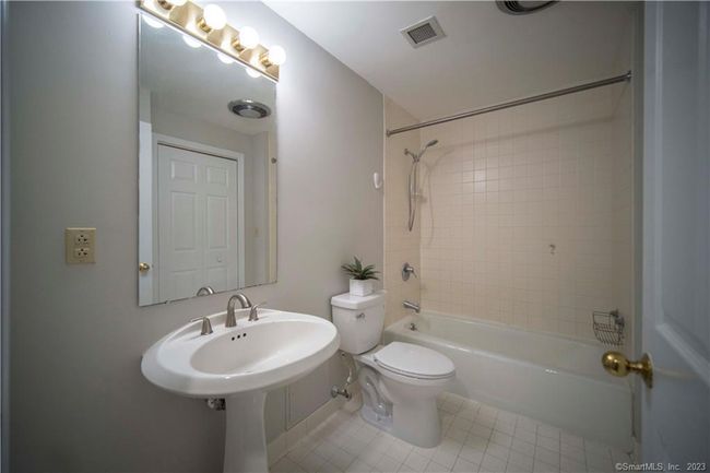 APT-403 - 235 E River Dr, Condo with 3 bedrooms, 2 bathrooms and null parking in East Hartford CT | Image 15