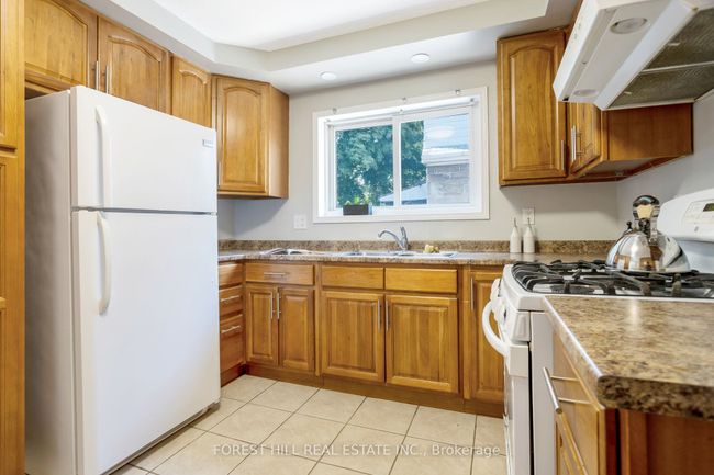 224 Brucedale Ave E, Home with 4 bedrooms, 2 bathrooms and 3 parking in Hamilton ON | Image 10