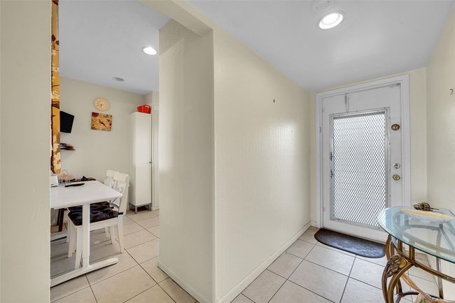 APT-306 - 9020 Sunrise Lakes Blvd, Condo with 2 bedrooms, 2 bathrooms and null parking in Sunrise FL | Image 4