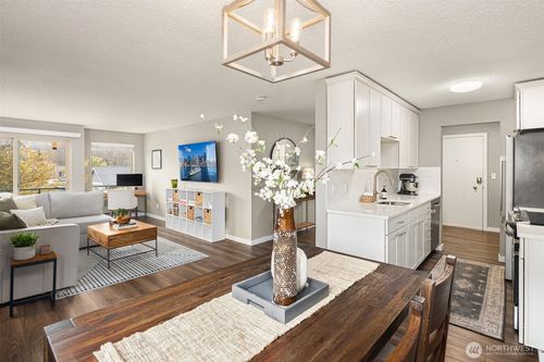 204-5501 11th Ave Nw, Seattle, WA, 98107-3748 | Card Image