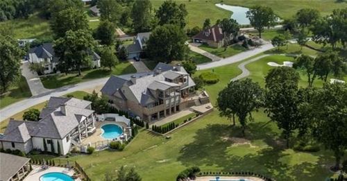 19 W Razorback Rd, Rogers, AR, 72758-9571 | Card Image