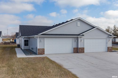 139 Beacon Harbor Pkwy, East Moline, IL, 61244-1484 | Card Image