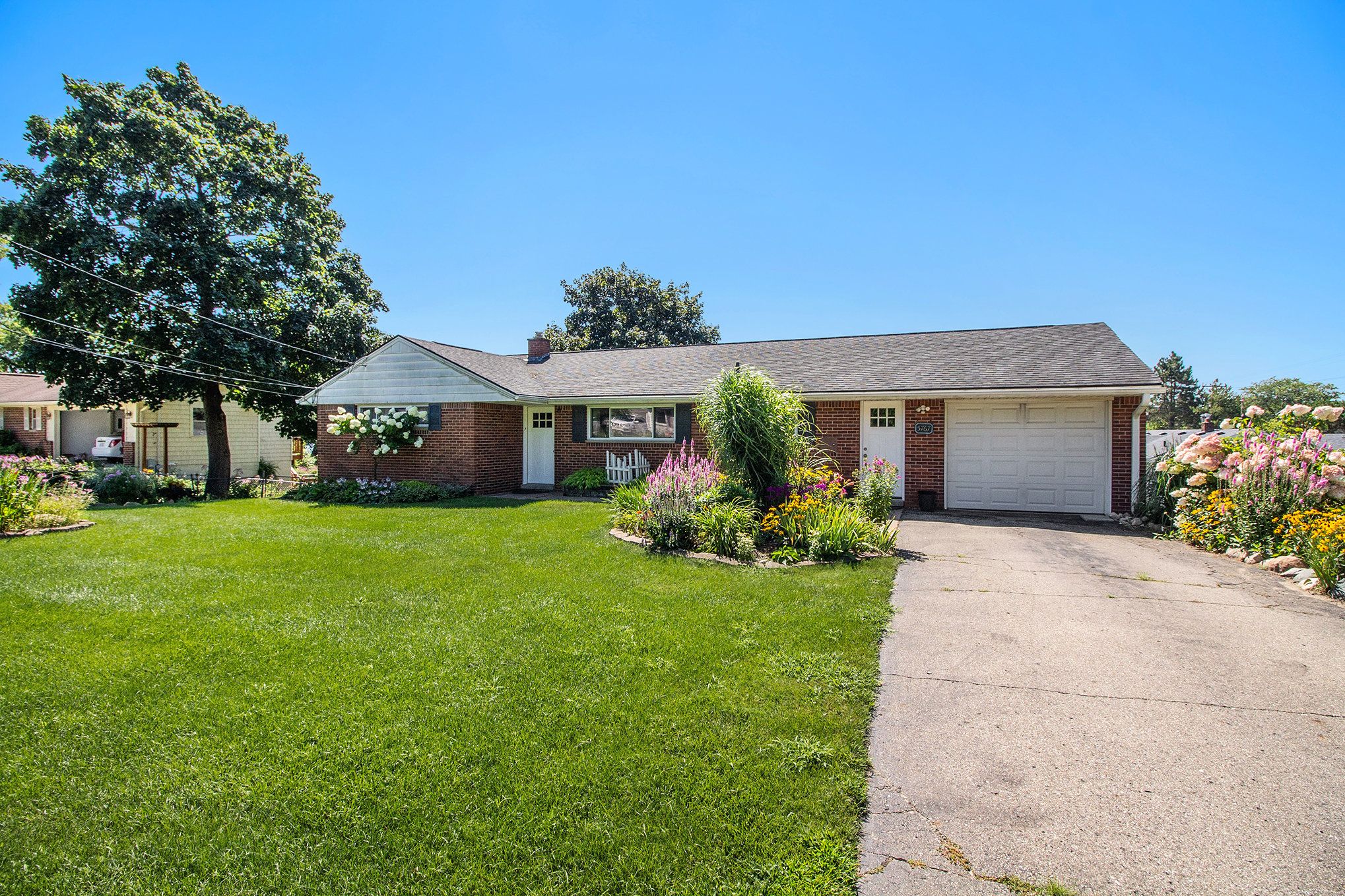 Corunna Ave, Clarkston, MI 48346