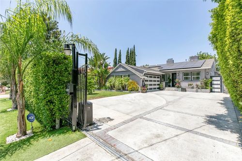 15409 Wyandotte St, Van Nuys, CA, 91405-2857 | Card Image