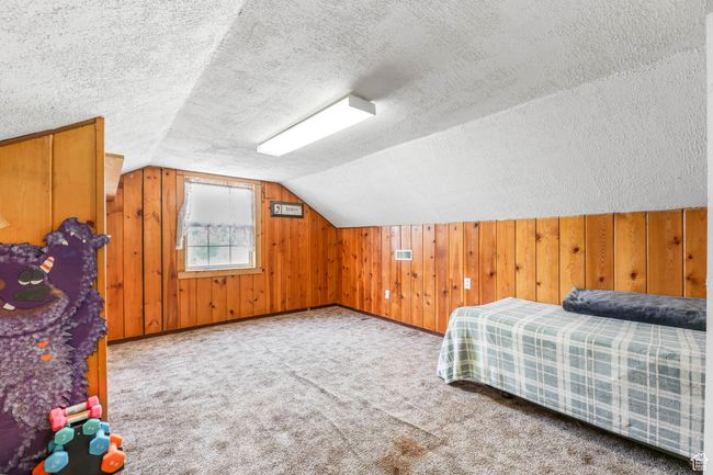 Huge Upstairs Bedroom | Image 17