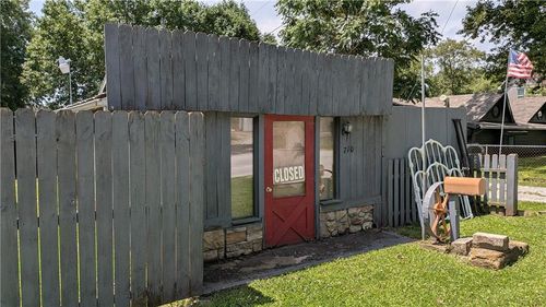710 Locust St, Pleasant Hill, MO, 64080-1726 | Card Image