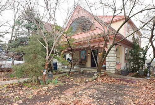 3635 Bell St, Kansas City, MO, 64111-3911 | Card Image