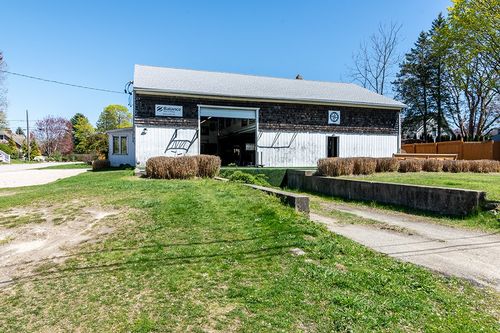 16 Douglas St, Jamestown, RI, 02835-1404 | Card Image