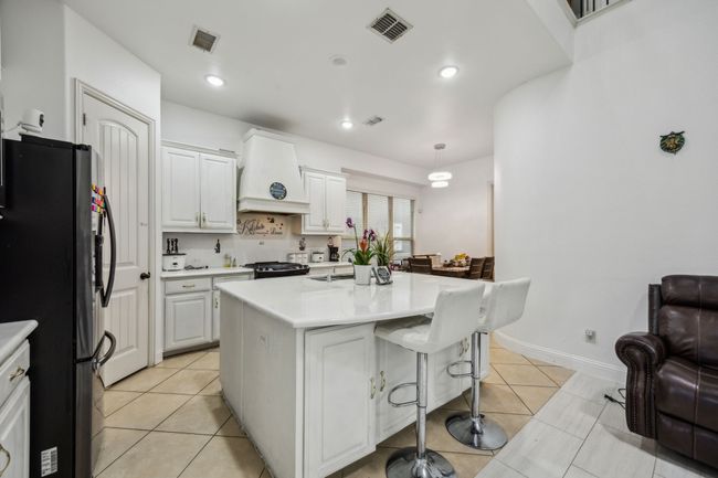 5005 Dominion Blvd, House other with 4 bedrooms, 3 bathrooms and null parking in Irving TX | Image 6