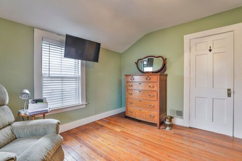 366 Nashua St, Milford, NH, 03055-4911 | Card Image