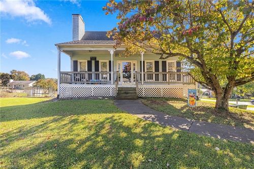 3130 Bethania Ridge Rd, Pfafftown, NC, 27040-9573 | Card Image