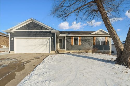 705 Deerfield Dr, Marion, IA, 52302 | Card Image