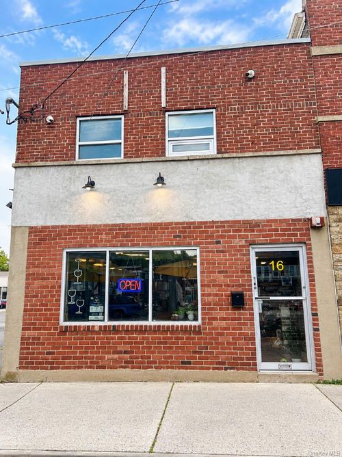 16 W Hoffman Ave, Lindenhurst, NY, 11757-4008 | Card Image