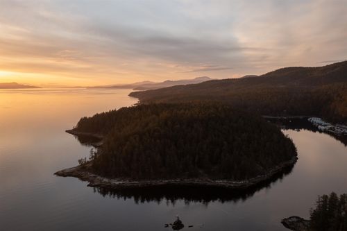 b Turnagain Island, Halfmoon Bay, BC, V7Z1B7 | Card Image