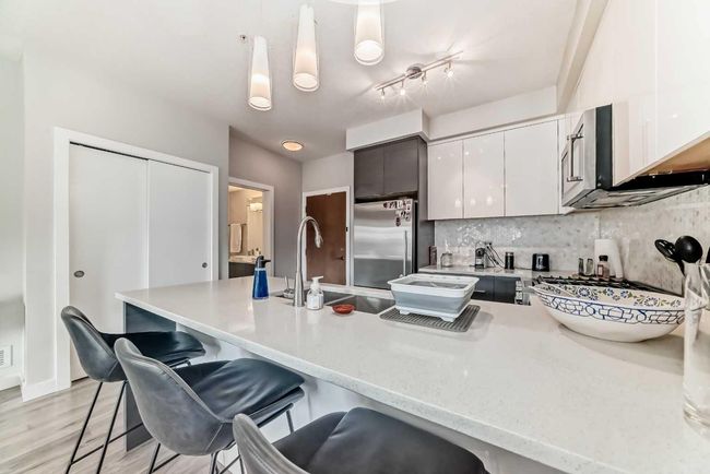 1218 - 95 Burma Star Rd Sw, Condo with 2 bedrooms, 1 bathrooms and 1 parking in Calgary AB | Image 6
