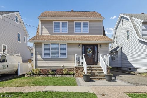 77 Scrivens St, Totowa, NJ, 07512-2622 | Card Image