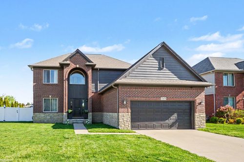 31078 Lions Pointe Dr, Chesterfield, MI, 48047-3547 | Card Image