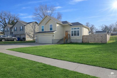 611 W Pine St, Junction City, KS, 66441-3617 | Card Image