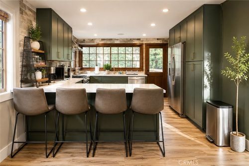 135 S Fairway Dr, Lake Arrowhead, CA, 92352 | Card Image