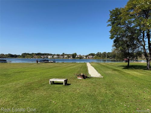 2910 Loon Dr, Wixom, MI, 48393-1521 | Card Image