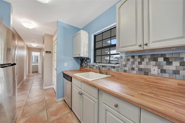 4062 Blitzen Ter, House other with 3 bedrooms, 2 bathrooms and null parking in NORTH PORT FL | Image 5