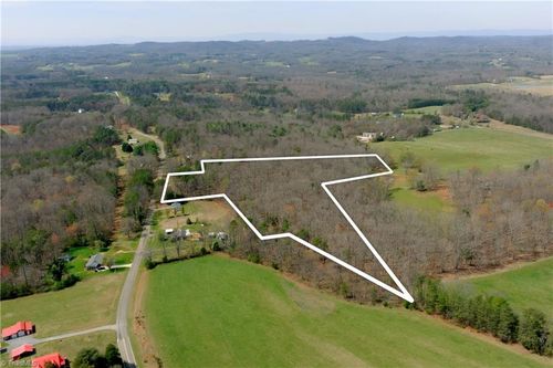 2-0 Johnson Farm Rd, Pilot Mountain, NC, 27041 | Card Image