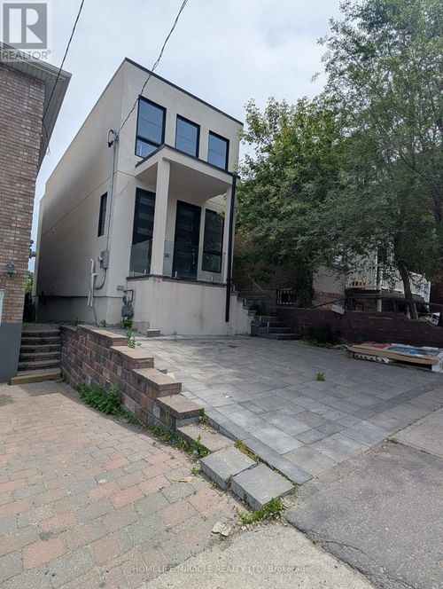 2099 A Dufferin Street, Toronto (Oakwood Village), ON, M6E3R3 | Card Image