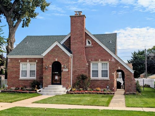 2557 Oak St, River Grove, IL, 60171-1605 | Card Image