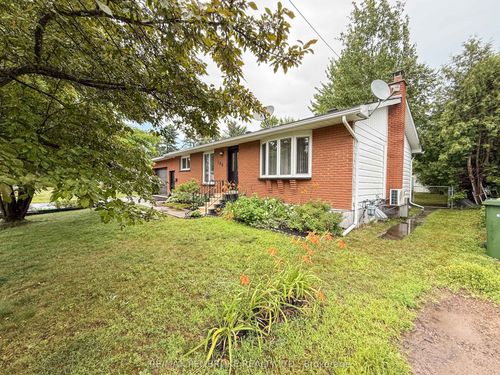 106 Hemlock St, Petawawa, ON, K8H3C2 | Card Image