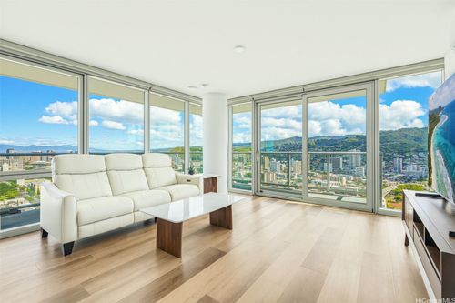4018-1515 Liona St, Honolulu, HI, 96814-2442 | Card Image
