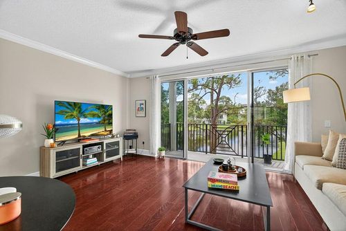 101-1685 42nd Sq, Vero Beach, FL, 32960-0553 | Card Image