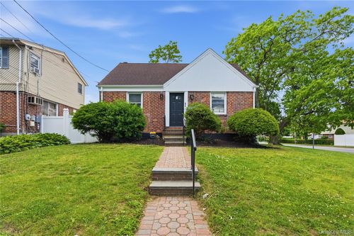 646 Macon Pl, Uniondale, NY, 11553-2924 | Card Image