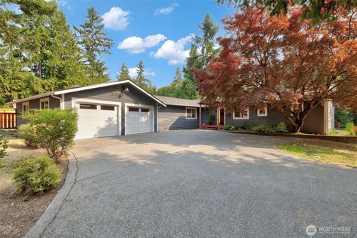 635 Ne Stenman Ln, Poulsbo, WA, 98370-9394 | Card Image