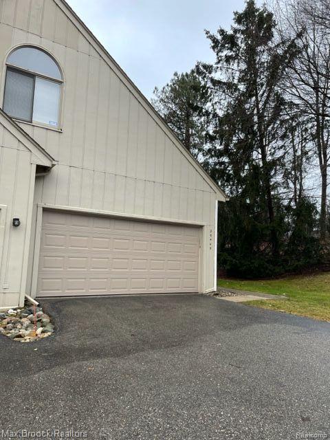 Laurel Dr, Farmington Hills, MI 48331